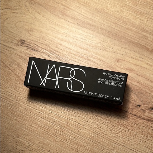 NARS Radiant Creamy Concealer In Shade Vanilla Light 2 Travel Size 0.05oz 1.4ml - Picture 2 of 5